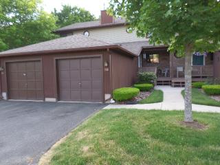 10 Ash Ln, Agawam, MA 01001-3641