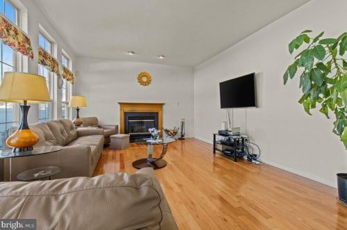 13 Equestrian Dr, Burlington NJ 08016-3065 exterior