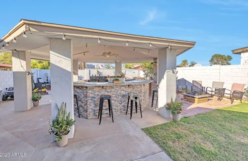 3418 Country Gables Dr, Phoenix AZ  85053-4732 exterior