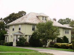 1865 Beacon St, Newton, MA 02468-1432