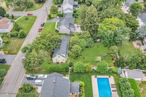 52 Laurel Dr, Little Silver NJ 07739-1416 exterior