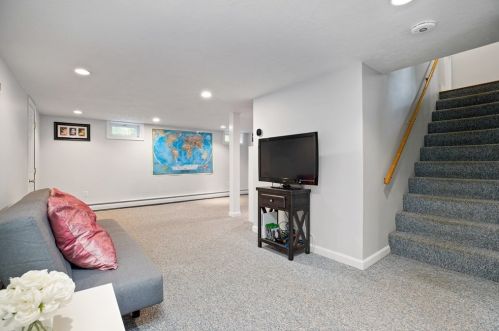 8 Merrymount Rd, Hingham MA 02043-4711 exterior