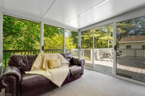 27 Ridgedale Ave, East Hanover NJ 07936-1804 exterior