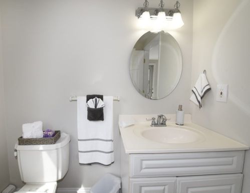 22 Lewis Ct, Hingham MA 02043-2723 exterior