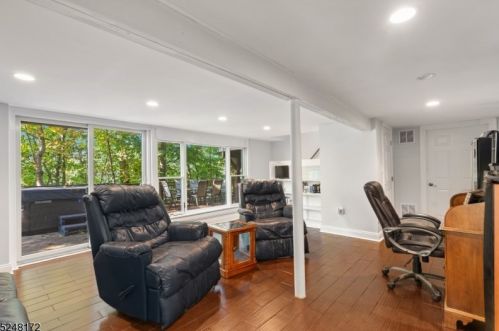 20 Robin Ln, Skyline Lakes NJ 07456-2932 exterior