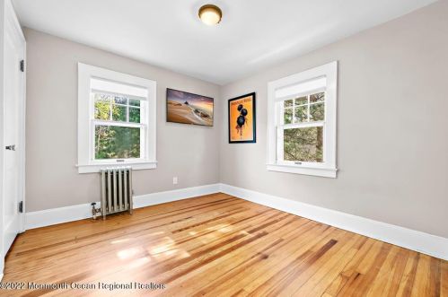 182 Pinckney Rd, Little Silver NJ 07739-1015 exterior