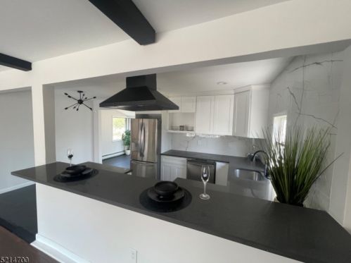 46 Edgewood Rd, Skyline Lakes NJ 07456-1911 exterior