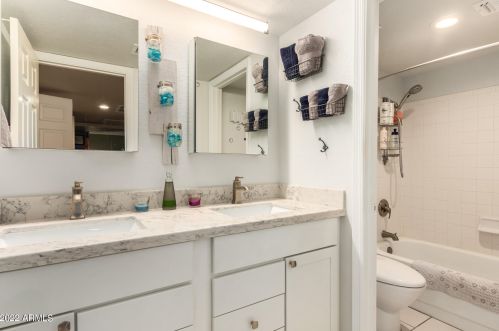 15450 39 St, Phoenix AZ 85018-6406 exterior