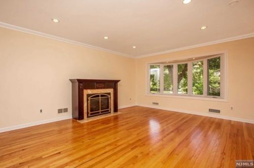 14 Ridge Rd, Cresskill NJ  07626-1029 exterior