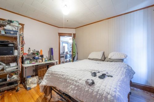 24 Fairbanks St, Worcester MA 01610-2104 exterior