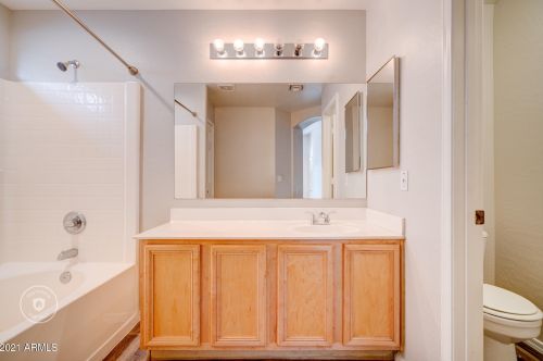 2715 Beautiful Ln, Phoenix AZ 85042-7073 exterior