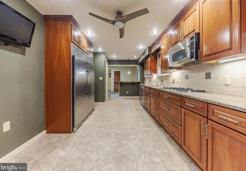 247 King St, West Deptford NJ 08096-2229 exterior