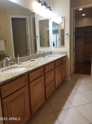 5122 34 Way, Phoenix AZ 85018-1548 exterior