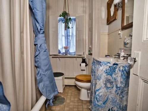 56 6th St, New Bedford MA 02740-6118 exterior