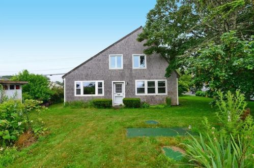 16 Conch Rd, South Kingstown, RI 02882-5335