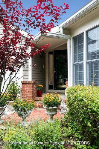 32 Peach Tree Ln, Little Silver, NJ 07739-1809