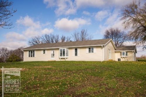 612 Clark Rd, Oakland, IA 51560-4614