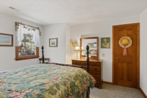 21 Mary Beth Ln, Harwich MA 02645-1326 exterior