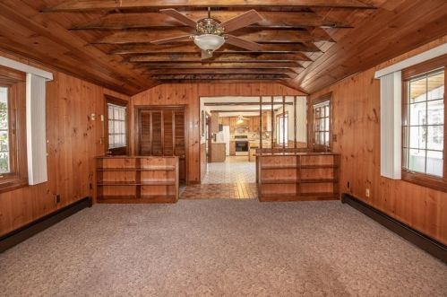 2 Chester Ave, Burlington MA 01803-1312 exterior