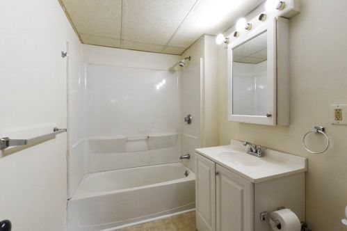 809 Washington St, Whitman MA 02382-2340 exterior