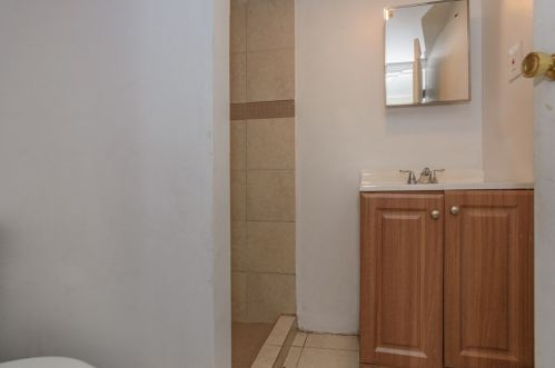 3 Mt Vernon St, Lawrence MA 01843-3206 exterior