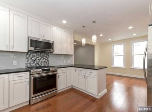 166 6th St, Cresskill NJ  07626-2045 exterior