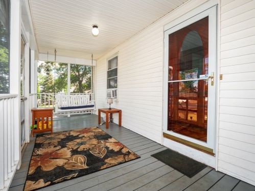 1174 Mammoth Rd, Dracut MA  01826-3147 exterior