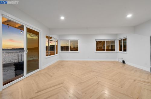 13095 Neptune Dr, San Leandro CA  94577-3130 exterior