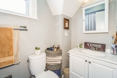 307 Pleasant St, Weymouth MA 02190-2621 exterior