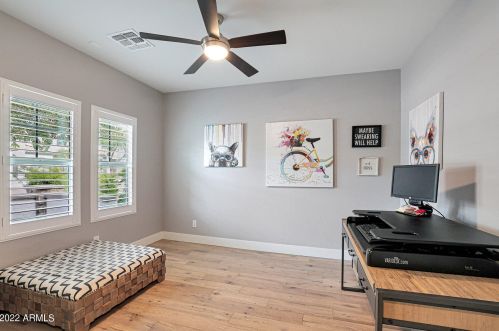 1665 Blaylock Dr, Phoenix AZ 85085-6324 exterior