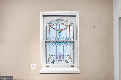 337 6th St, Philadelphia PA  19106-4138 exterior