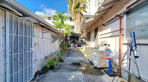 711 Piikoi St, Honolulu HI 96822-4029 exterior