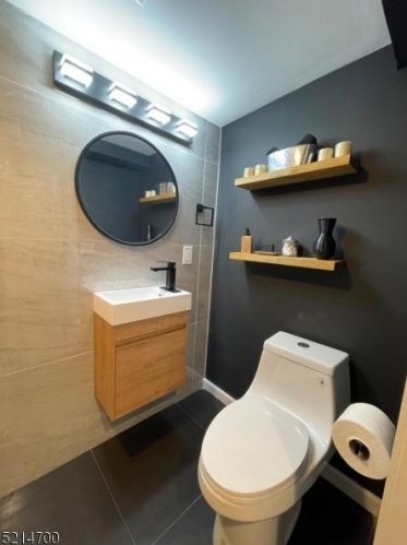 46 Edgewood Rd, Skyline Lakes NJ 07456-1911 exterior