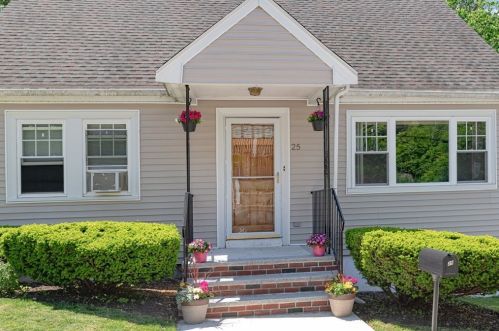 25 Fremont Ave, Everett, MA 02149-5020
