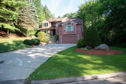 3 Spring Valley Rd, Worcester, MA 01609-1126