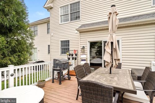 5 Wheatfield Ct, Columbus NJ  08022-1977 exterior