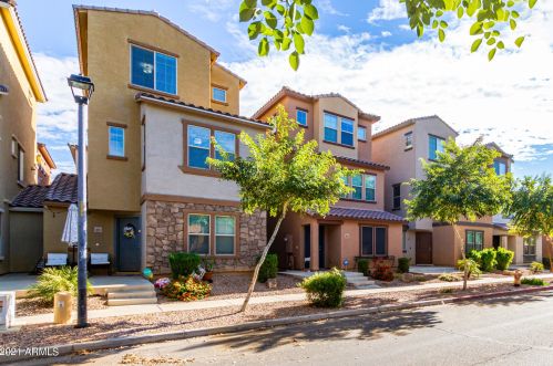 2013 77th Gln, Phoenix, AZ 85035-5057