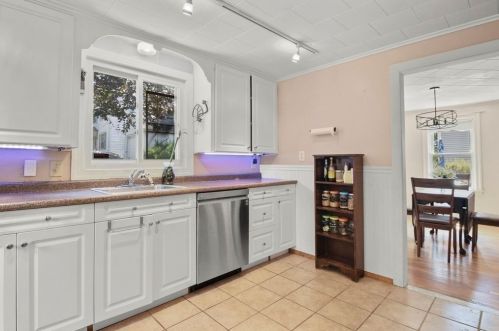 192 Lovell St, Worcester, MA 01603-3211