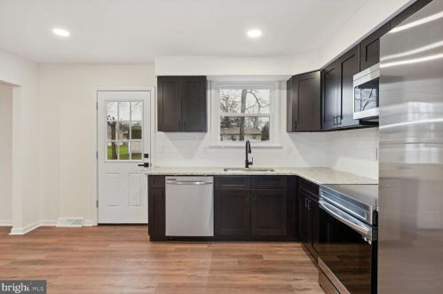 1050 Bennett Dr, West Deptford NJ exterior