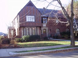 62 Clements Rd, Newton, MA 02458-2618