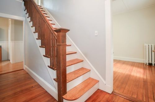 347 Linwood Ave, Newton, MA 02460-1342