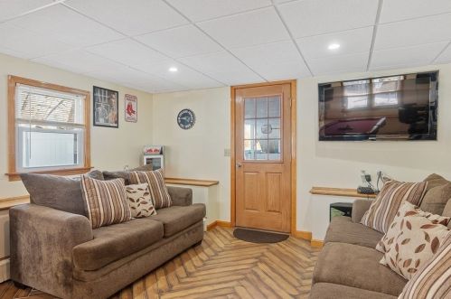 54 Apple Blossom Ln, Taunton MA 02780-4718 exterior