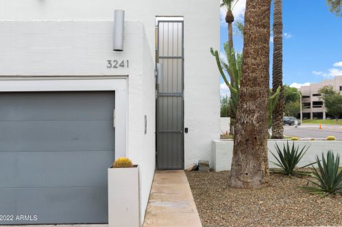 3241 Camelback Rd, Phoenix AZ 85033-1455 exterior