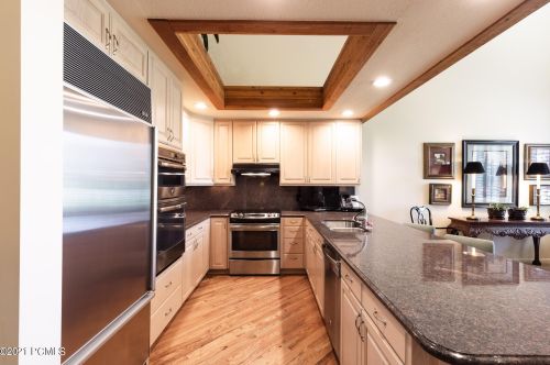 2457 Fairway Vlg Dr, Park City UT 84060-7023 exterior