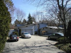 69 Pickwick Rd, Newton, MA 02465-2818