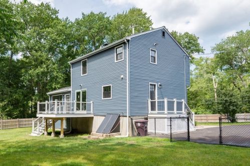 142 Donnellan Cir, Weymouth MA 02191-1762 exterior