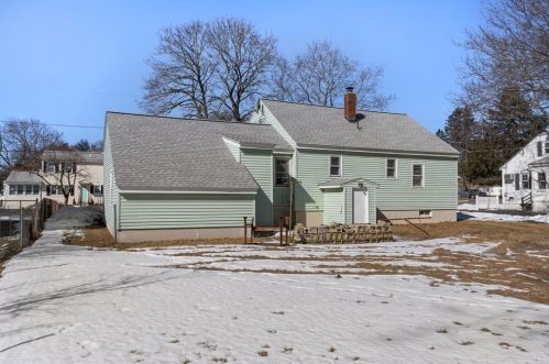 83 Litchfield Ave, Dracut MA 01826-2565 exterior