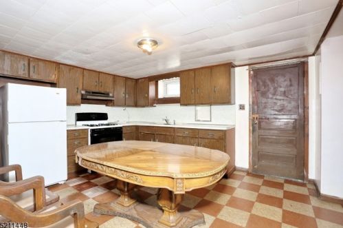 11 Van Rensselear St, Belleville NJ 07109-2911 exterior