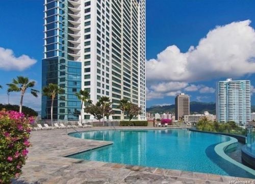 88 Piikoi St, Honolulu HI 96814-4245 exterior