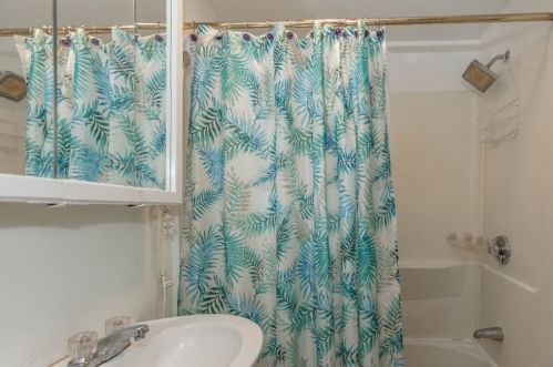 56 Lake St, Lawrence MA 01841-3012 exterior